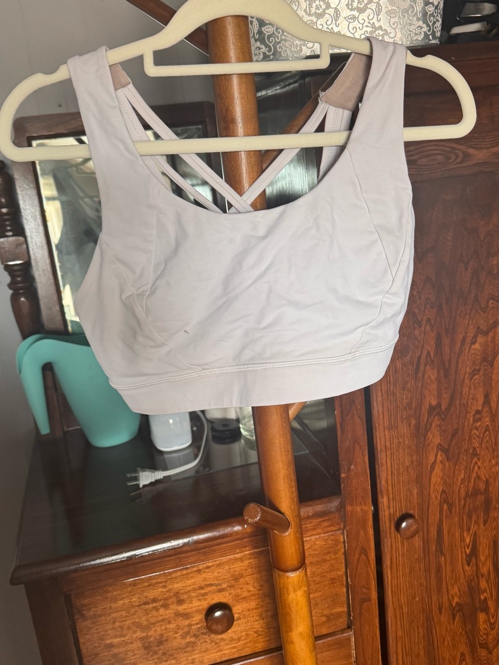 🤍 Lululemon Strappy Back Sports Bra — Size 8